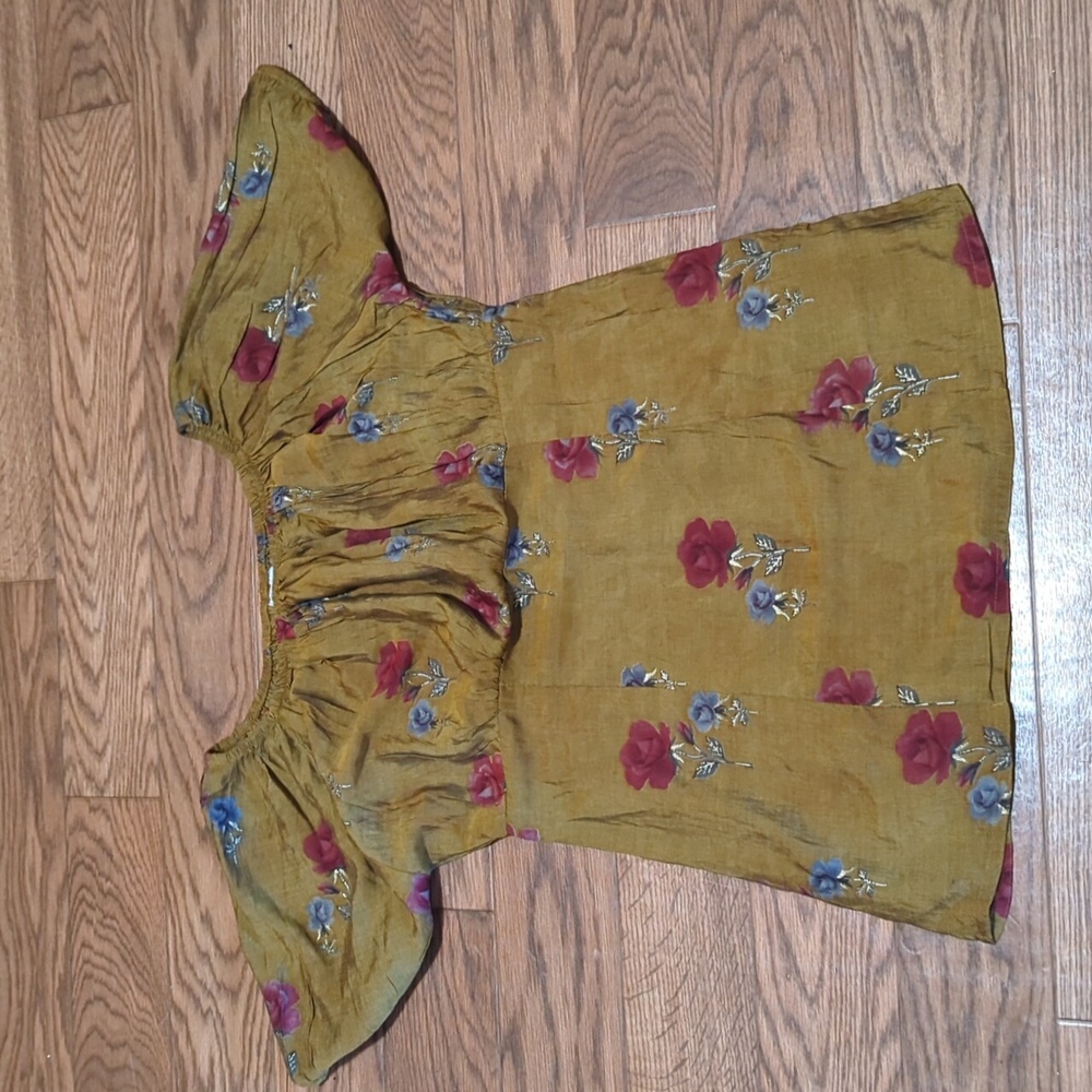 Beautiful flowered top